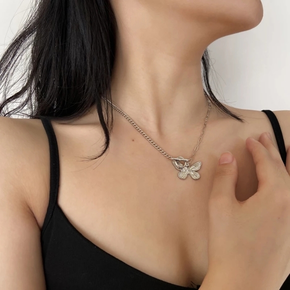 💎✨ Butterfly Chain Necklace - Picture 7 of 7